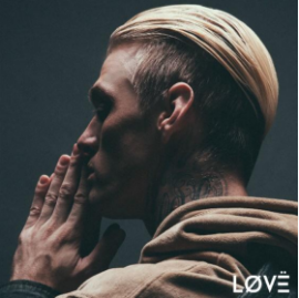 Aaron Carter makes comeback