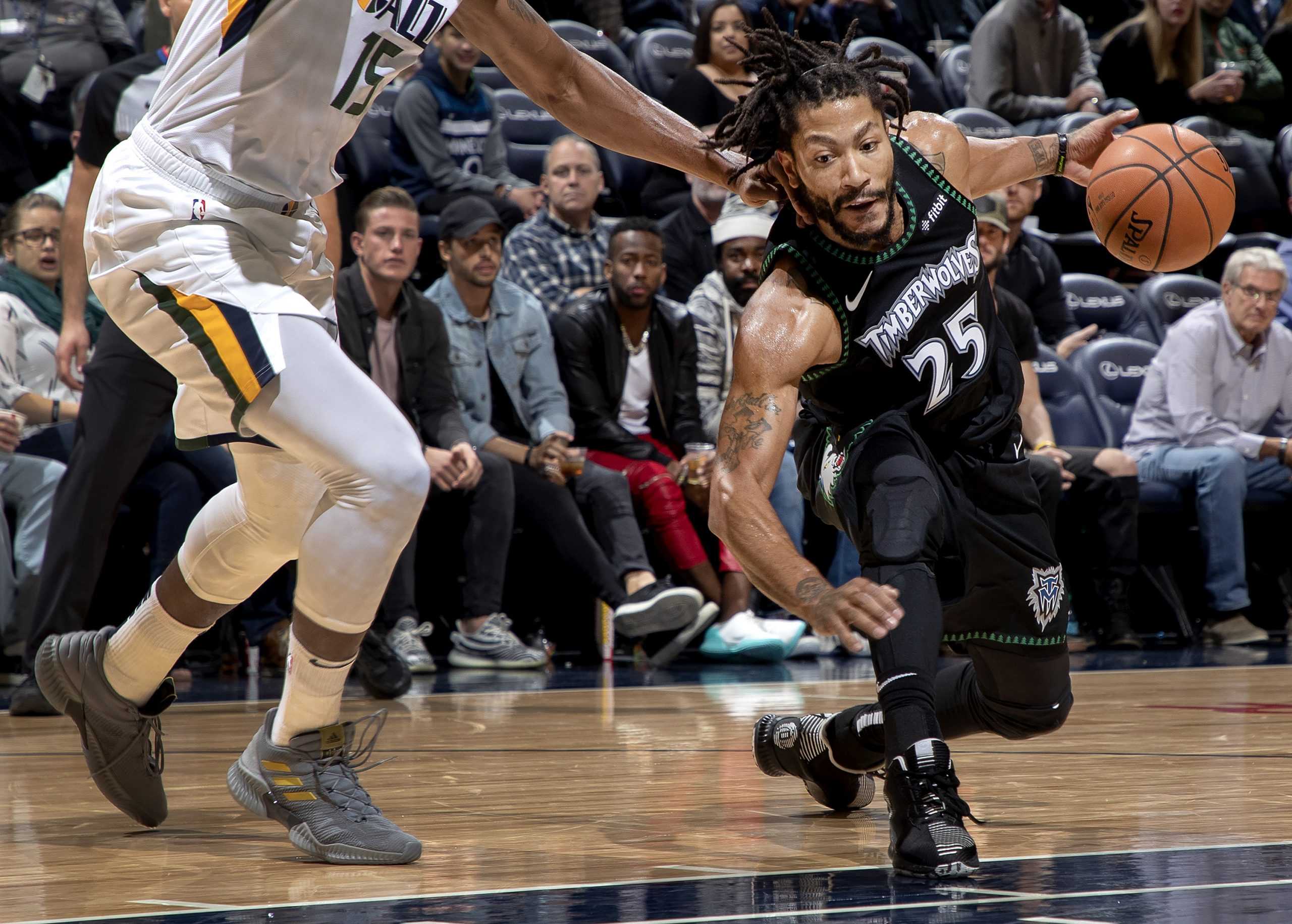 The Minnesota Timberwolves Derrick Rose drives the lane in the third quarter against the Utah Jazz at the Target Center in Minneapolis on Wednesday, Oct. 31, 2018. The Timberwolves won, 128-125, behind a career-high 50 points from Rose. (Carlos Gonzalez/Minneapolis Star Tribune/TNS)