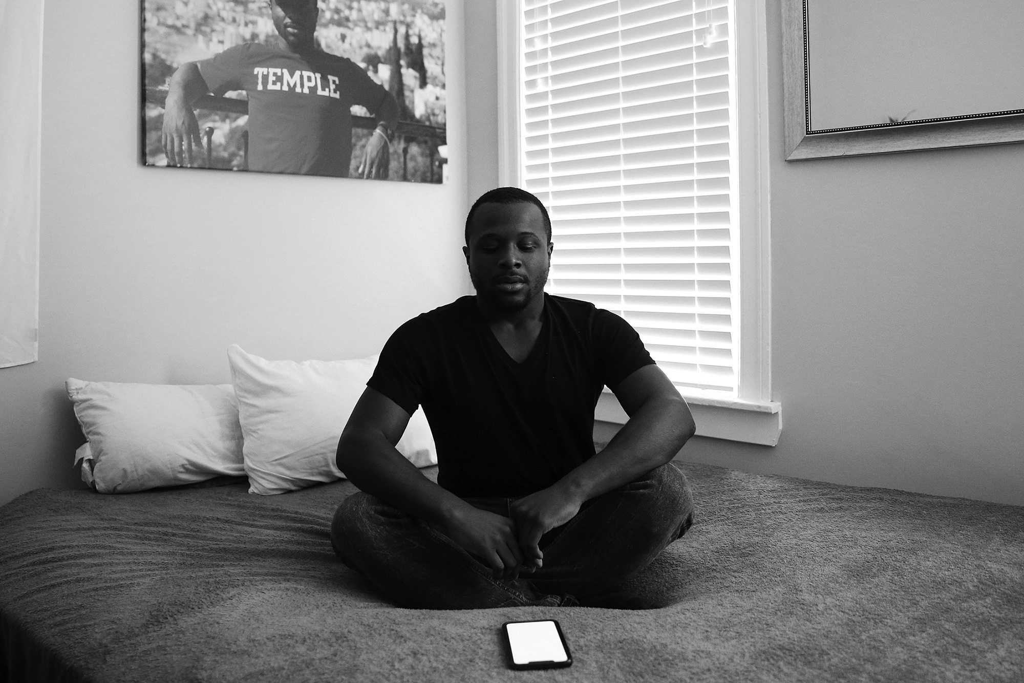 Ewan Johnson at home in West Philadelphia on October 8, 2019. Johnson uses a mindfulness app called Tide. (TimTai/The Philadelphia Inquirer/TNS)
