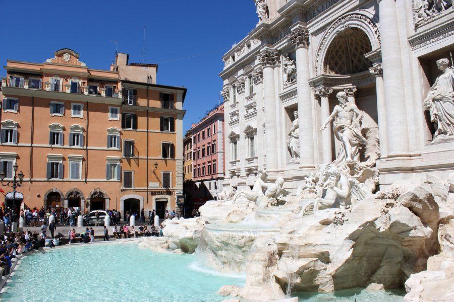 The+newly-restored+Trevi+Fountain+in+Rome+draws+thousands+of+tourists.+%28Ellen+Creager%2FDetroit+Free+Press%2FTNS%29