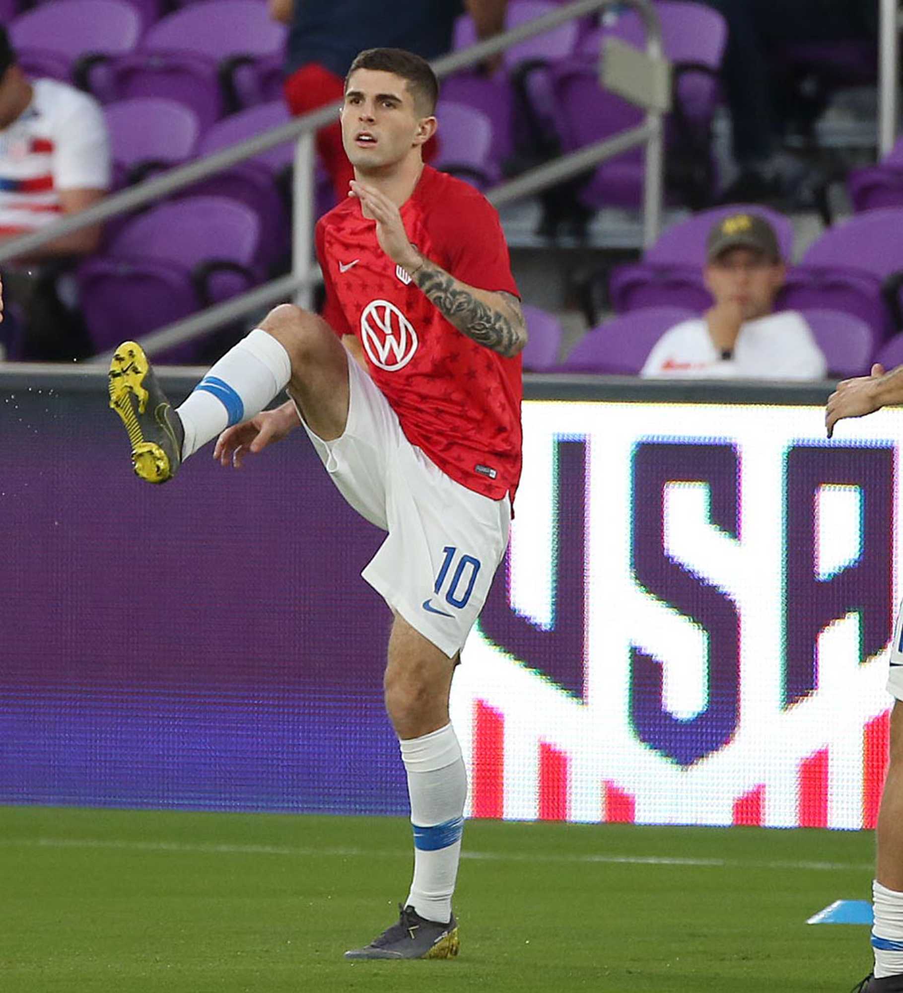 The USA mens national teams Christian Pulisic warms up before the start of a friendly against Ecuador at Orlando City Stadium on Thursday, March 21, 2019, in Orlando, Fla. (Stephen M. Dowell/Orlando Sentinel/TNS)