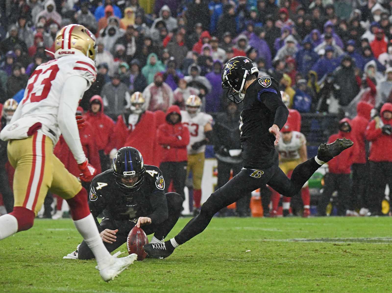 Ravens Justin Tucker, right, kicks the game-winning 49 yards field goal with Sam Koch holding against the 49ers on Dec. 1, 2019. The Ravens defeated the 49ers by score of 20 to 17 at M & T Bank Stadium in Baltimore, Maryland. (Kenneth K. Lam/Baltimore Sun/TNS)