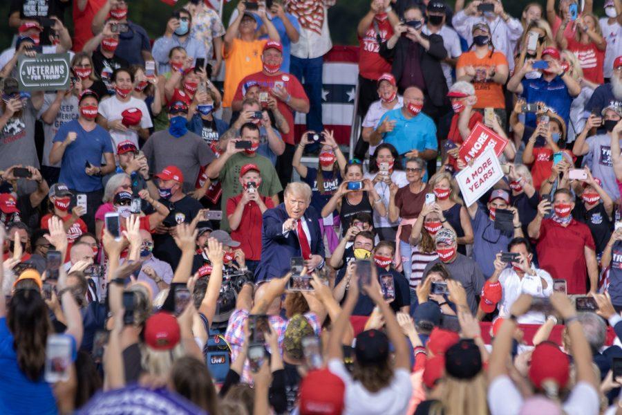 Trump rally ignores  distancing guidelines