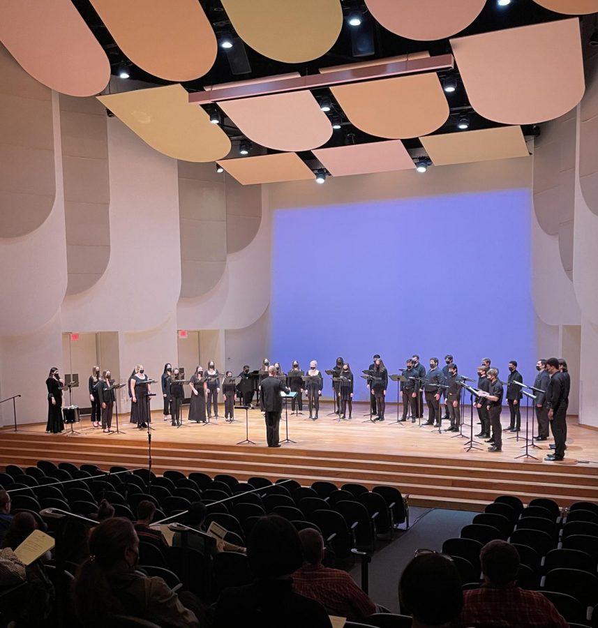 Director+of+Choral+Activities+Dr.+Chris+Gilliam+conducts+the+Chamber+Choir+as+they+perform+in+Brendle+Recital+Hall+for+the+first+time+since+before+the+onset+of+COVID-19.