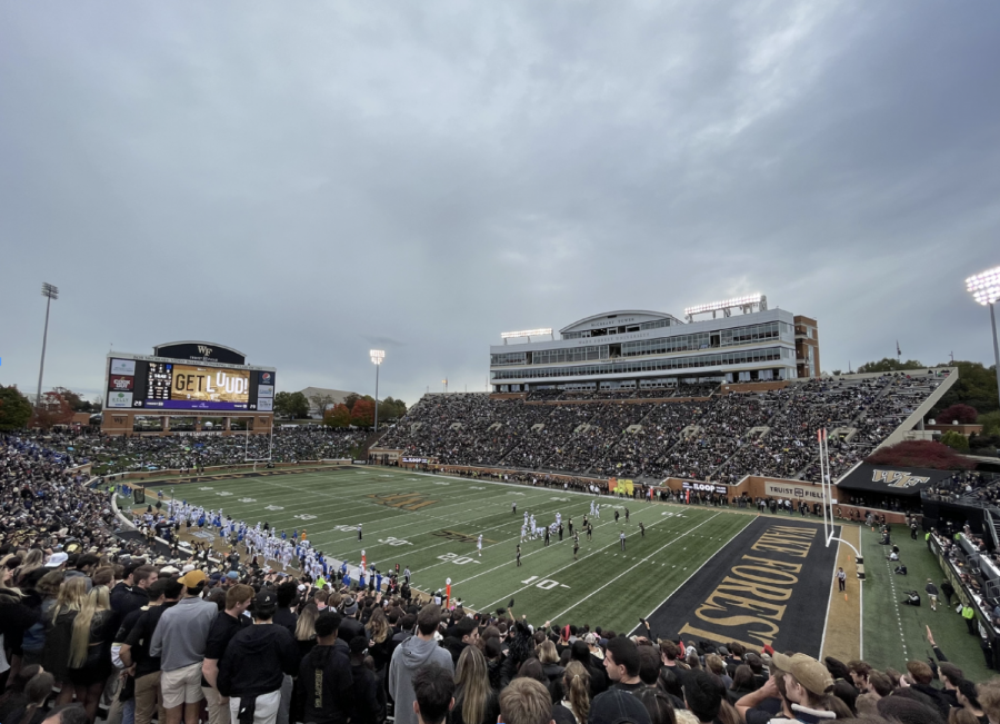 31%2C613+screaming+fans%2C+including+nearly+80%25+of+the+student+body%2C+traveled+to+Truist+Field+to+watch+as+the+Demon+Deacons+cruised+past+the+Blue+Devils+en+route+to+a+No.+10+ranking+in+the+AP+poll.++