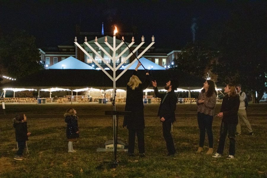 President+Susan+Wente+lights+the+middle+candle+of+the+menorah+on+Manchester+Plaza+Monday+night.