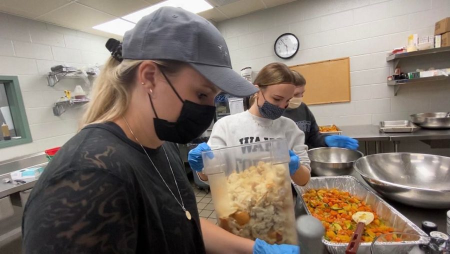 During Turkeypalooza, Campus Kitchen volunteers work to make Thanksgiving meals for folks in need.