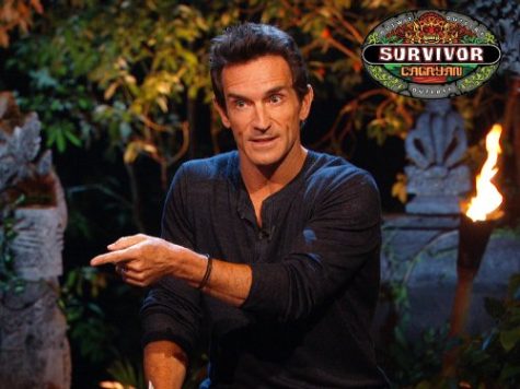 Jeff Probst discusses the game with
the contestants during tribal council.