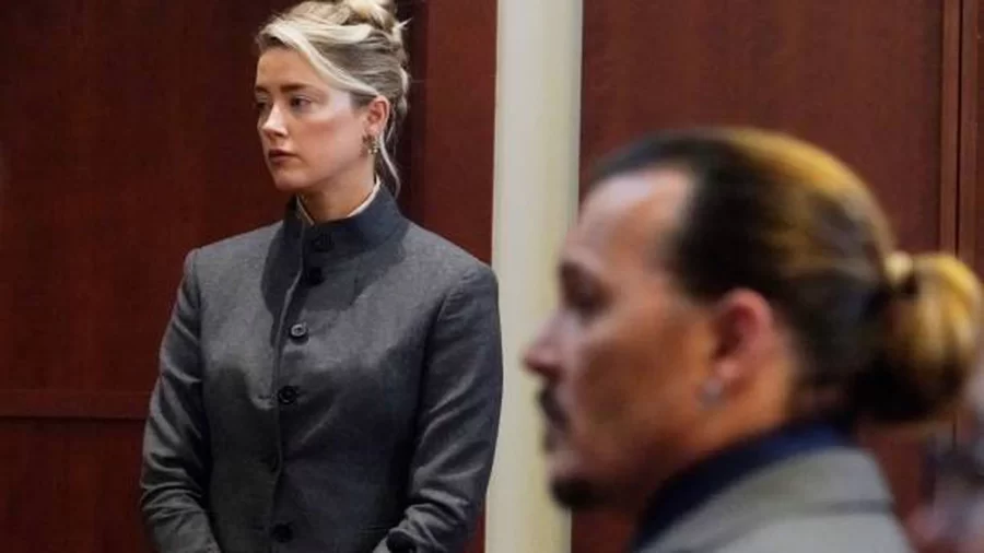 Johnny+Depp+and+Amber+Heard+appear+in+court.