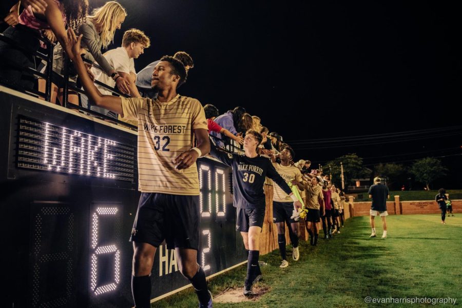 The+mens+soccer+team+greets+the+crowd+at+Spry+Stadium+after+a+6-1+victory+over+George+Mason.