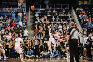 Davien Williamson makes a game-winning shot for Wake Forest against Syracuse.