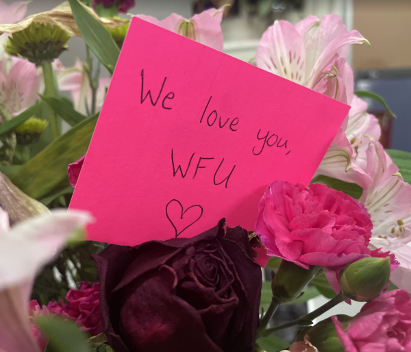 Touching messages are left around campus for Wake Forest students. (Courtesy of Project Notecard)
